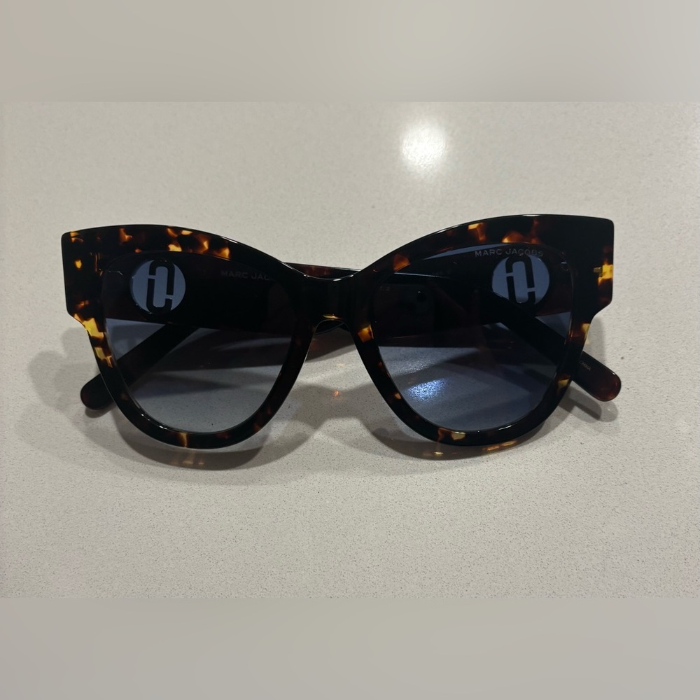Marc Jacobs Tortoiseshell Oversized Cat Eye Sunglasses - Brown/Black Lenses